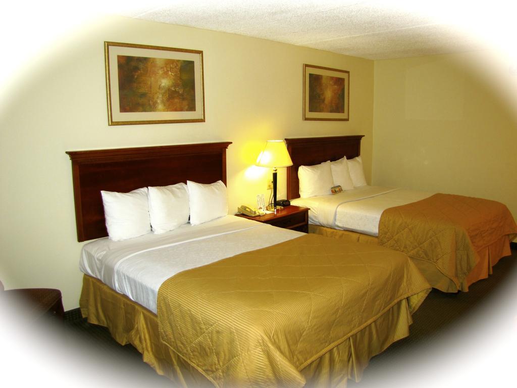 Baymont Inn & Suites קלירווטר חדר תמונה